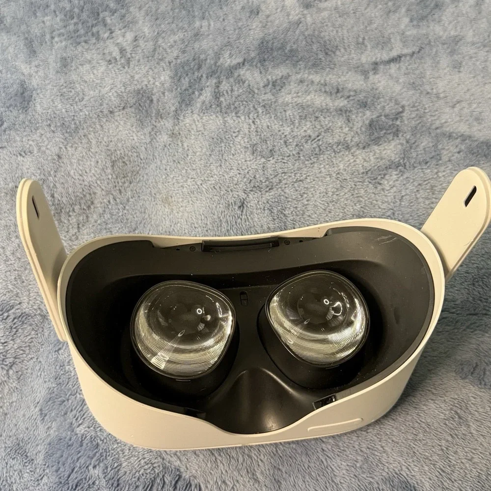 Oculus‎ Quest 2 64GB VR Headset Only KW49CM